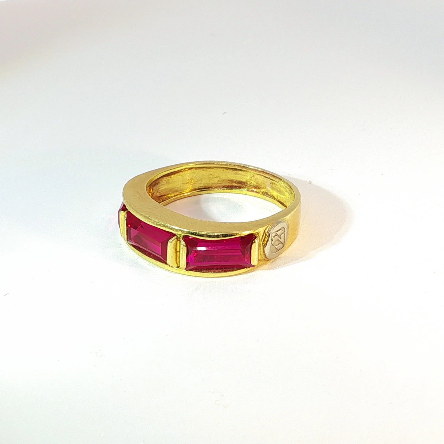 Jade | Vintage Baguette ring met Robijn
