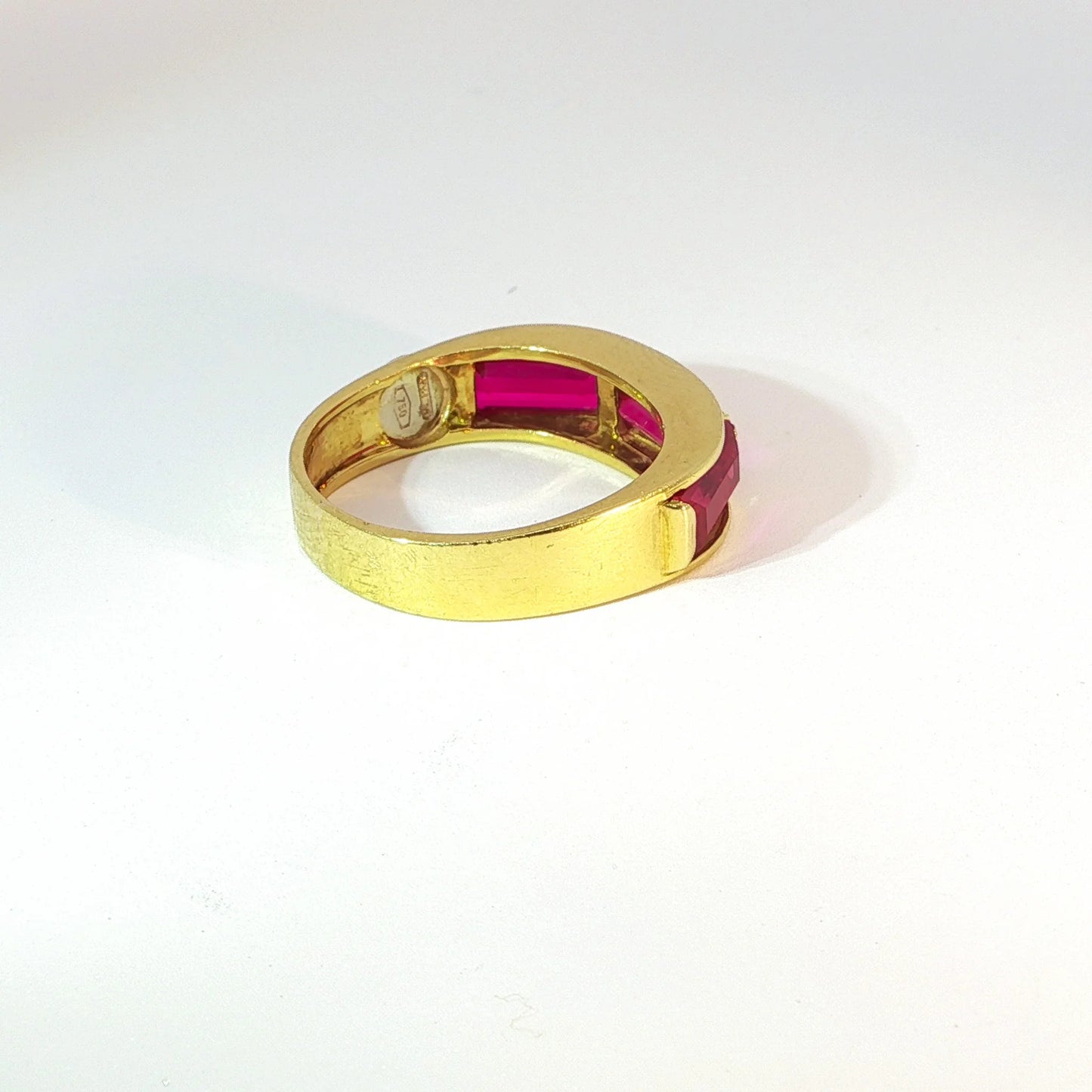 Jade | Vintage Baguette ring met Robijn