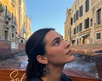 Kendall Jenner met vintage Alexander Calder oorbellen Venetië 2026