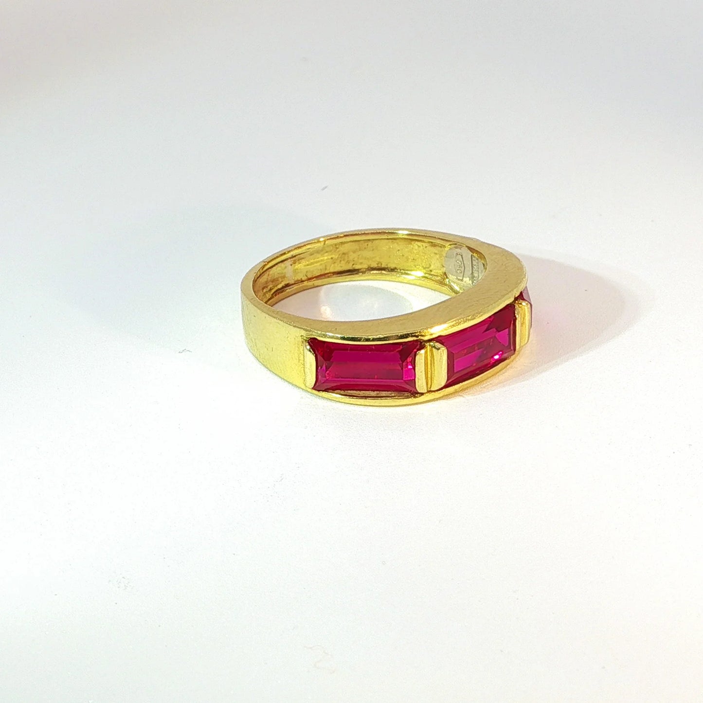Jade | Vintage Baguette ring met Robijn