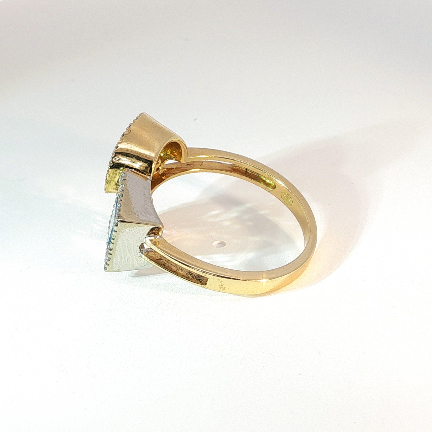 Magda | Vintage Halo Three Stone ring