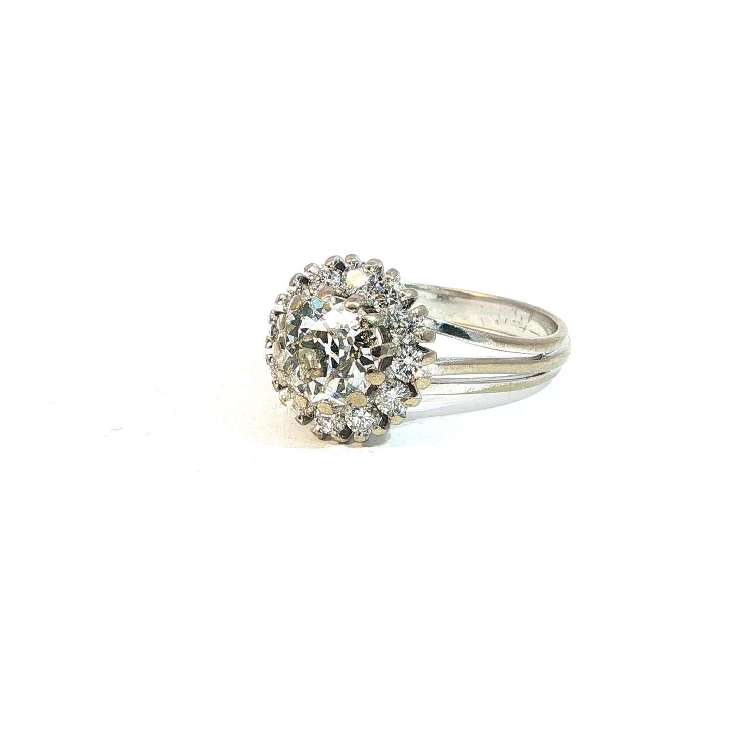 Anette | Vintage Diamond Halo Ring