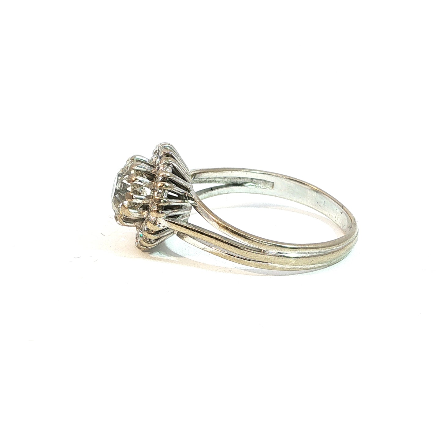 Anette | Vintage Diamond Halo Ring