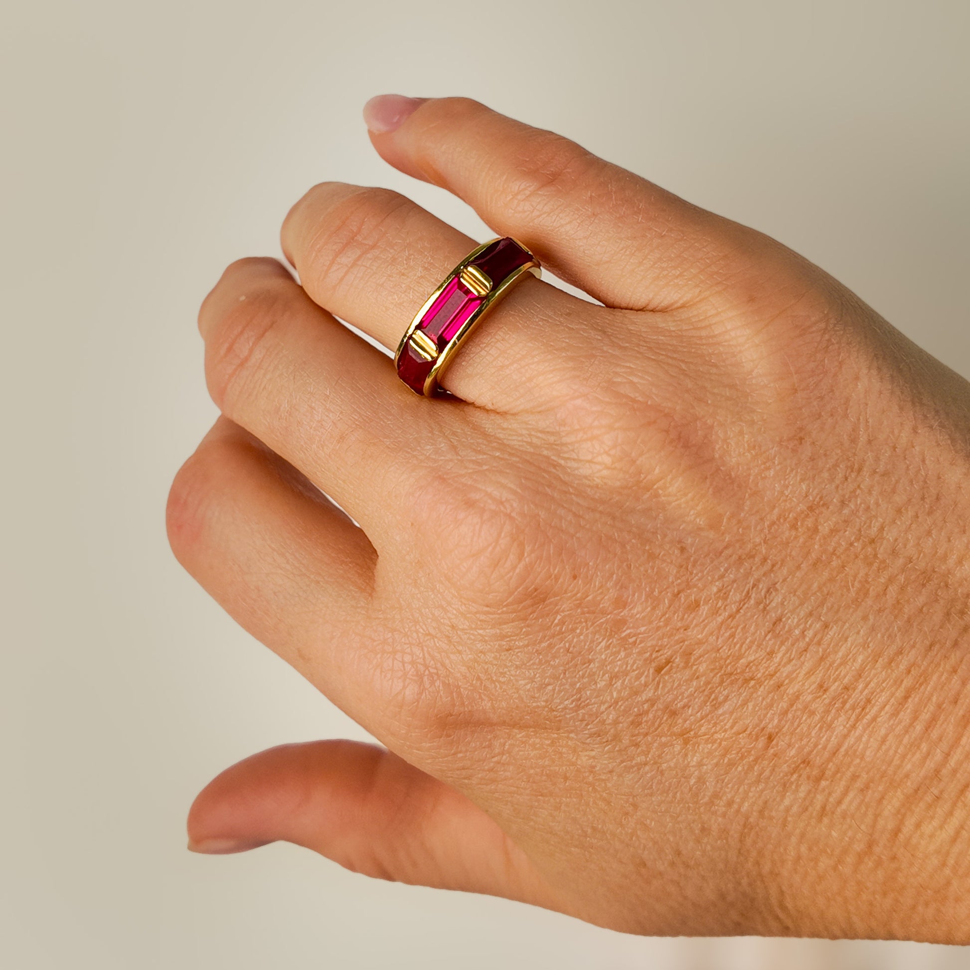 Jade | Vintage Baguette ring met Robijn - Madamas - Antwerp