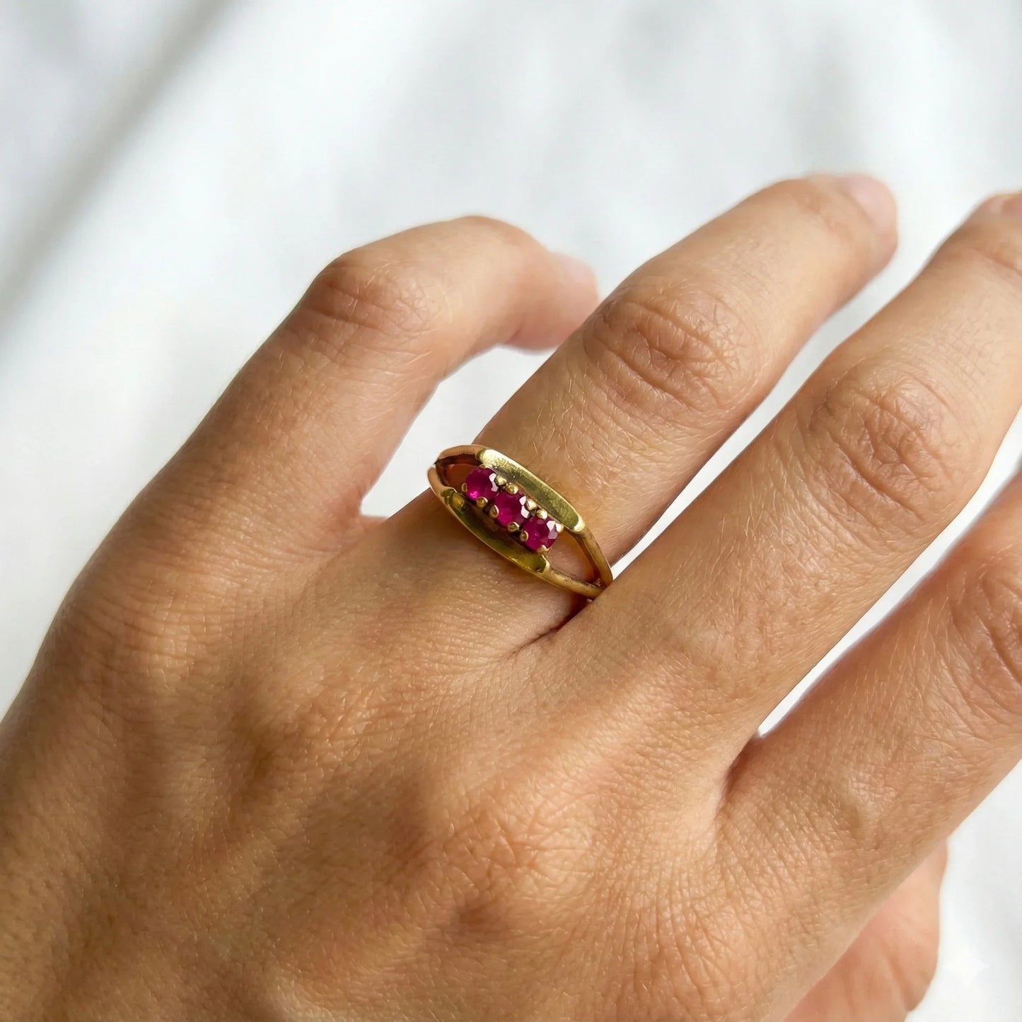 Odilja | Vintage three stone ring