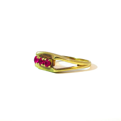 Odilja | Vintage three stone ring