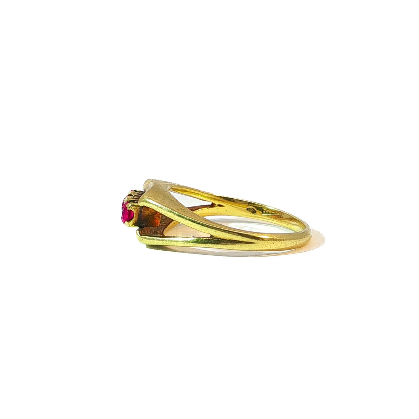 Odilja | Vintage three stone ring