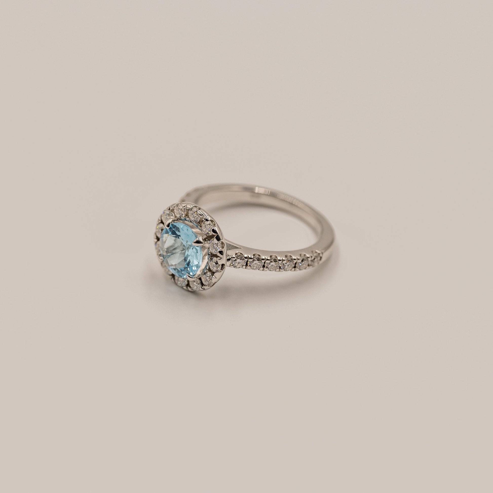 Blue | Topaas & Moissanite Diamant - Madamas - Antwerp