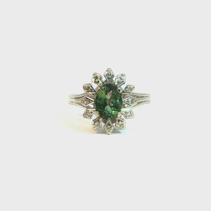 Alien| Bague entourage vintage en émeraude